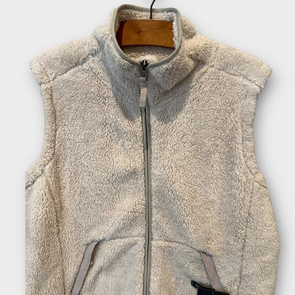 NWT The North Face Campshire 2.0 Faux Fur Vest Size XL - Picture 3 of 11